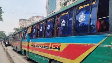 Half-fare-Dhaka- college-students- blocked- 30-buses