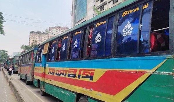 Half-fare-Dhaka- college-students- blocked- 30-buses